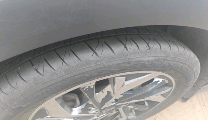 2016 Hyundai Creta SX 1.6 DIESEL, Diesel, Manual, 1,05,051 km, tyre