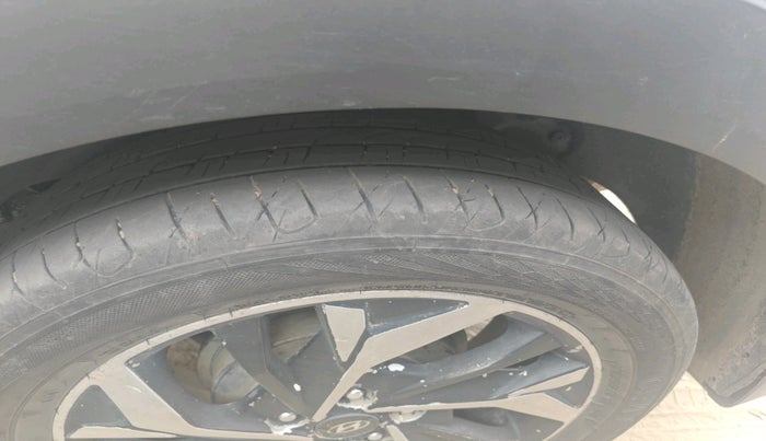 2016 Hyundai Creta SX 1.6 DIESEL, Diesel, Manual, 1,05,051 km, tyre