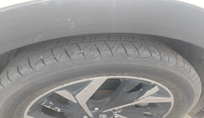 2016 Hyundai Creta SX 1.6 DIESEL, Diesel, Manual, 1,05,051 km, tyre