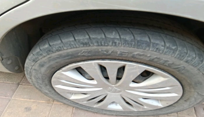 2014 Maruti Ertiga VXI, CNG, Manual, 94,302 km, tyre