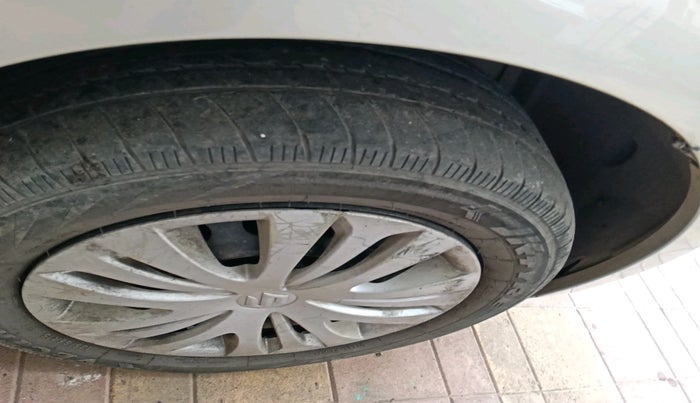 2014 Maruti Ertiga VXI, CNG, Manual, 94,302 km, tyre