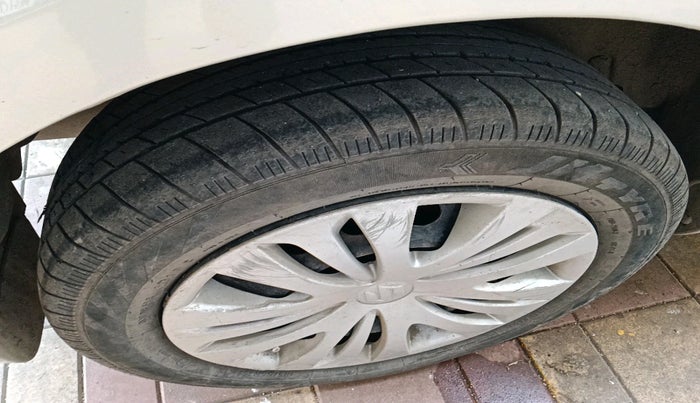 2014 Maruti Ertiga VXI, CNG, Manual, 94,302 km, tyre