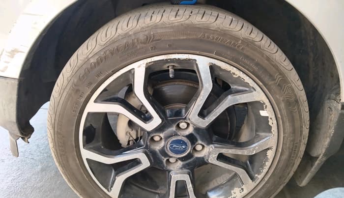 2018 Ford Ecosport TITANIUM 1.5L SIGNATURE EDITION (SUNROOF) DIESEL, Diesel, Manual, 1,56,833 km, tyre