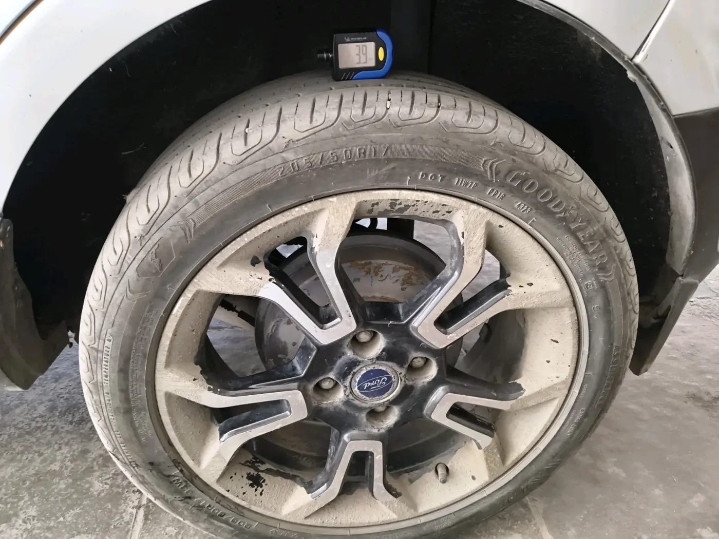 2018 Ford Ecosport TITANIUM 1.5L SIGNATURE EDITION (SUNROOF) DIESEL, Diesel, Manual, 1,56,833 km, tyre