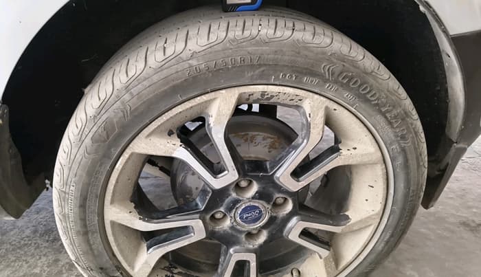 2018 Ford Ecosport TITANIUM 1.5L SIGNATURE EDITION (SUNROOF) DIESEL, Diesel, Manual, 1,56,833 km, tyre