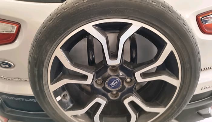 2018 Ford Ecosport TITANIUM 1.5L SIGNATURE EDITION (SUNROOF) DIESEL, Diesel, Manual, 1,56,833 km, tyre