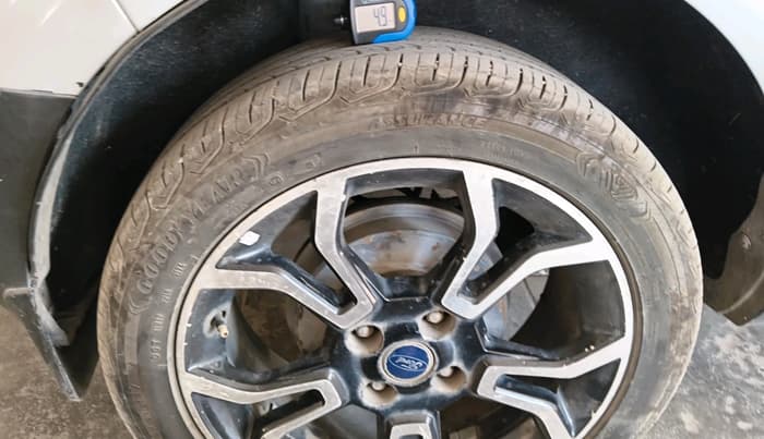 2018 Ford Ecosport TITANIUM 1.5L SIGNATURE EDITION (SUNROOF) DIESEL, Diesel, Manual, 1,56,833 km, tyre