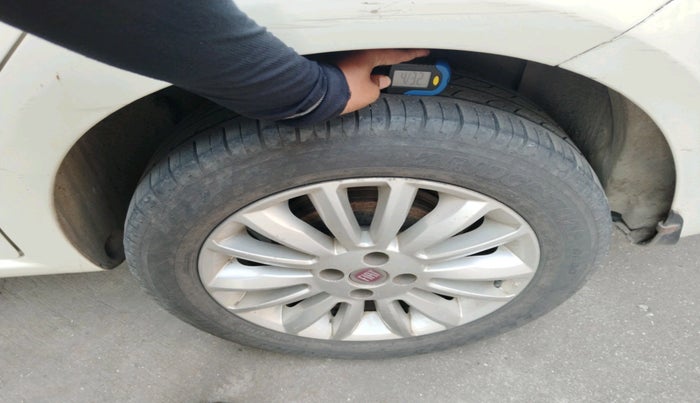 2015 Fiat Linea EMOTION 1.3 L ADVANCED MULTIJET, Diesel, Manual, 89,411 km, tyre