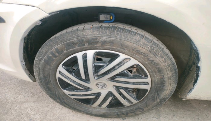 2016 Maruti Swift Dzire LXI (O), CNG, Manual, 1,11,170 km, tyre