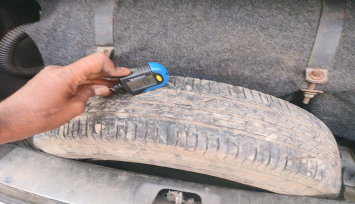 2016 Maruti Swift Dzire LXI (O), CNG, Manual, 1,11,170 km, tyre