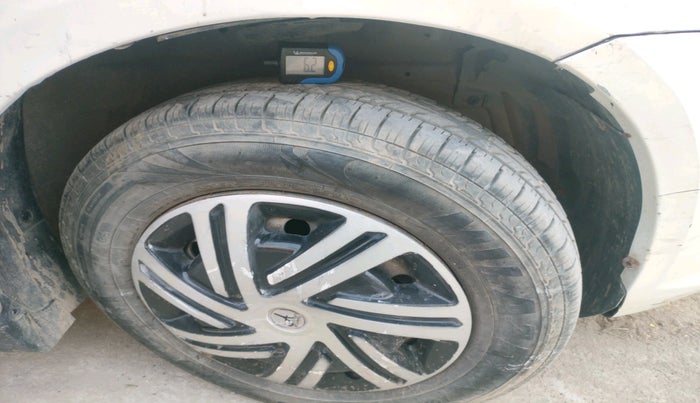 2016 Maruti Swift Dzire LXI (O), CNG, Manual, 1,11,170 km, tyre