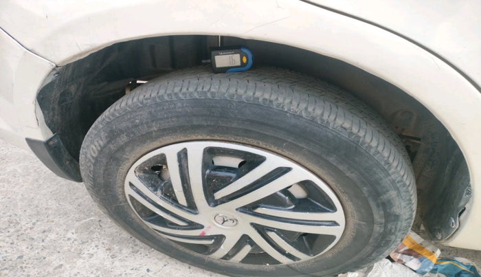 2016 Maruti Swift Dzire LXI (O), CNG, Manual, 1,11,170 km, tyre