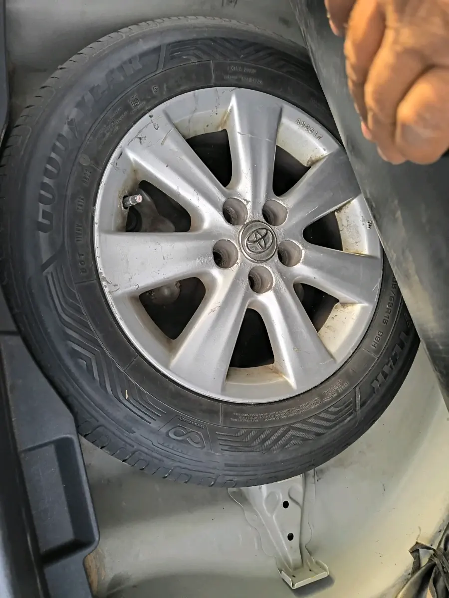 2011 Toyota Corolla Altis G PETROL, Petrol, Manual, 1,54,651 km, tyre