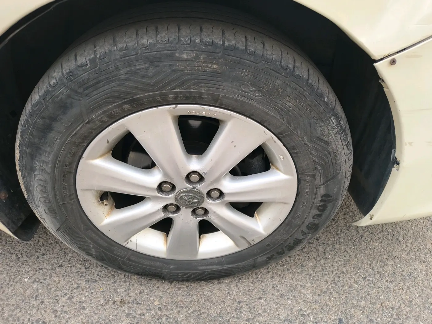 2011 Toyota Corolla Altis G PETROL, Petrol, Manual, 1,54,651 km, tyre