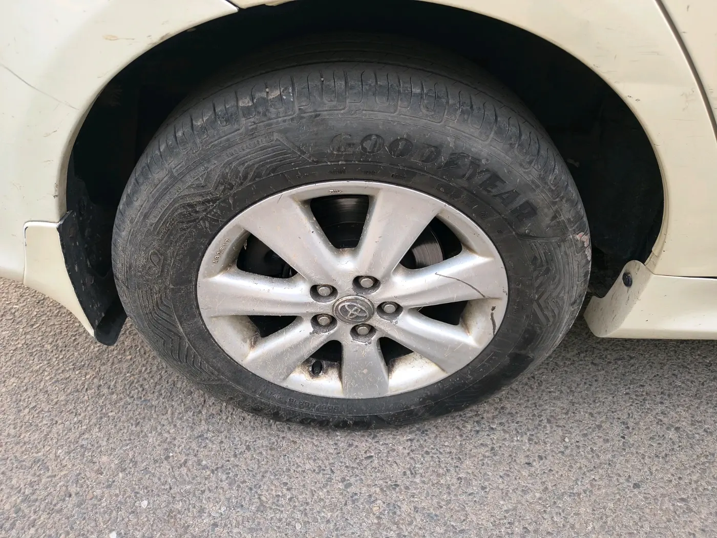 2011 Toyota Corolla Altis G PETROL, Petrol, Manual, 1,54,651 km, tyre