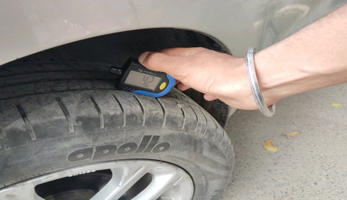 2018 Maruti Swift ZXI AMT, Petrol, Automatic, 94,000 km, tyre