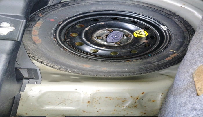 2018 Maruti Swift ZXI AMT, Petrol, Automatic, 94,000 km, tyre