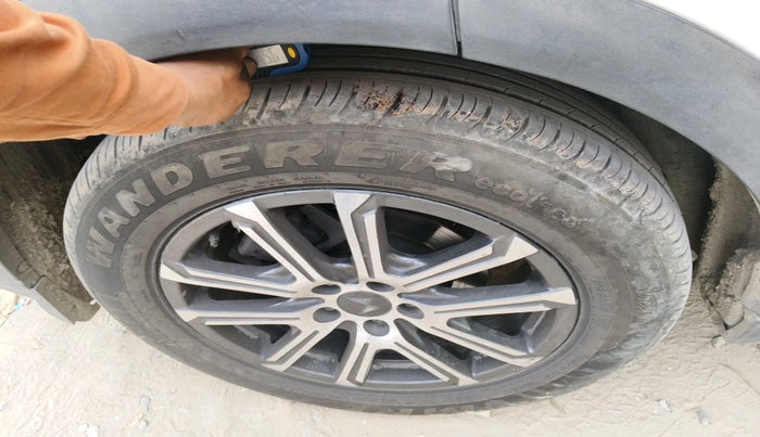 2022 Mahindra XUV700 AX 7 LUXURY D AT 7 STR, Diesel, Automatic, 36,626 km, tyre