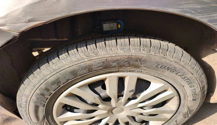 2015 Maruti Swift VXI, Petrol, Manual, 79,833 km, tyre