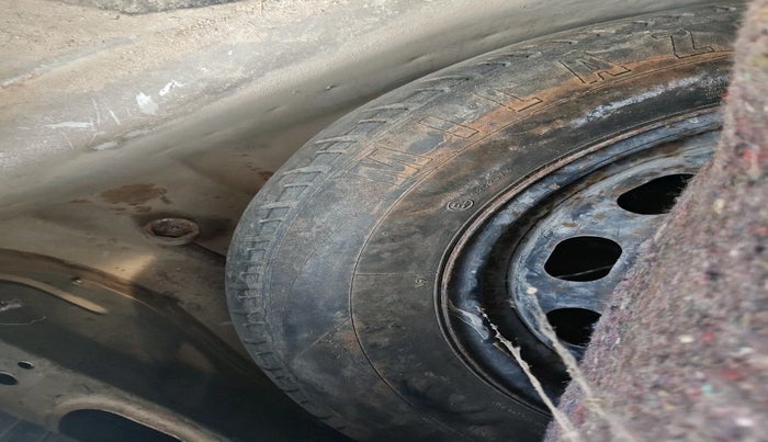 2013 Ford Figo LXI 1.2 PETROL, Petrol, Manual, 98,489 km, tyre