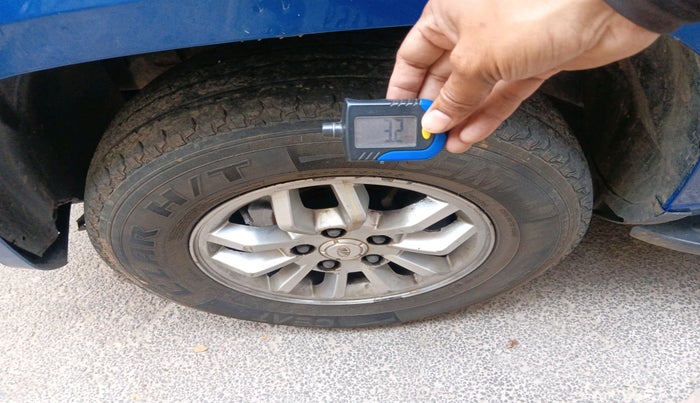 2015 Mahindra TUV300 T8, Diesel, Manual, 94,058 km, tyre