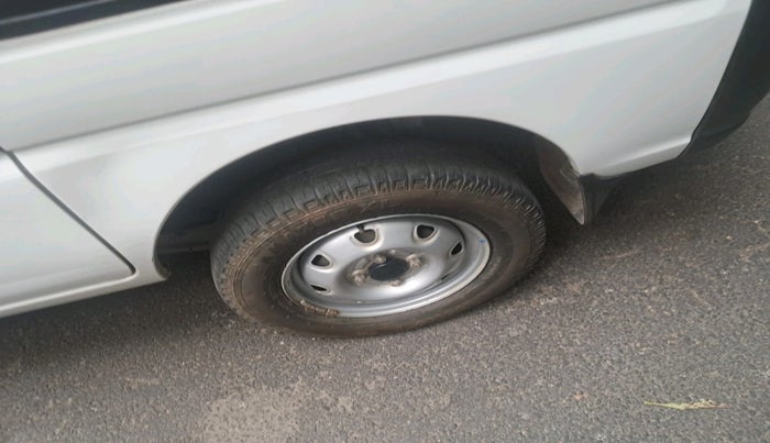 2021 Maruti Eeco 5 STR WITH A/C+HTR, Petrol, Manual, 43,192 km, tyre