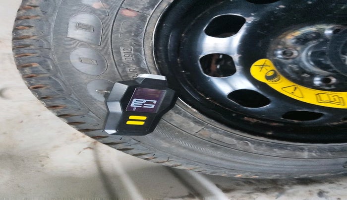 2012 Ford Fiesta TITANIUM+ DIESEL, Diesel, Manual, 1,16,765 km, tyre