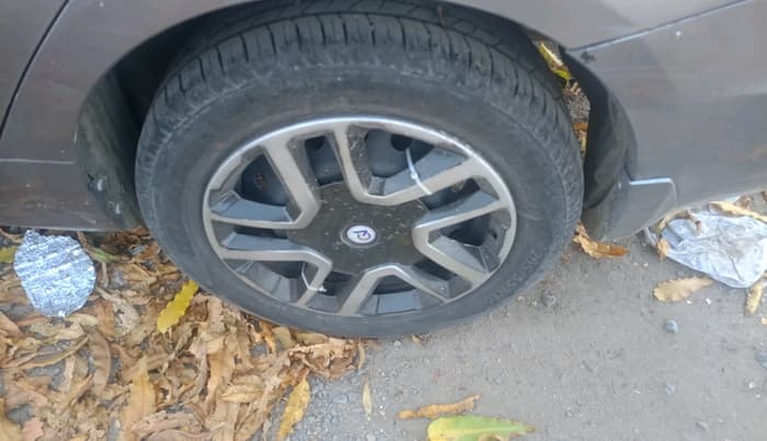 2015 Maruti Ciaz VDI+ SHVS, Diesel, Manual, 9,55,101 km, tyre