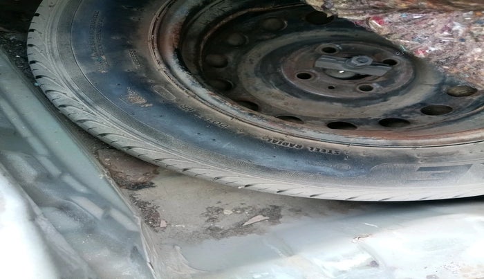 2011 Hyundai i20 MAGNA 1.2, Petrol, Manual, 60,152 km, tyre