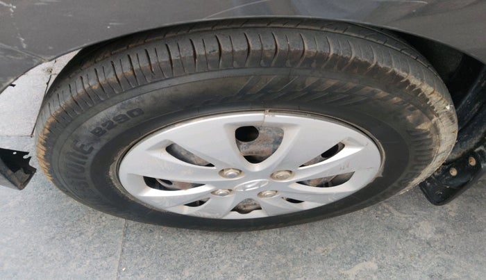 2011 Hyundai i10 MAGNA 1.2, Petrol, Manual, 1,24,869 km, tyre