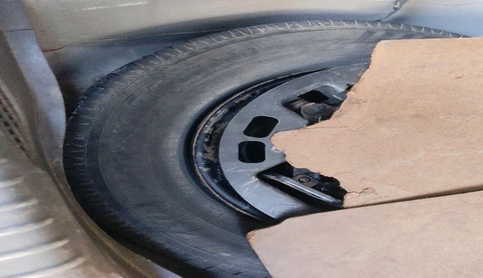 2011 Hyundai i10 MAGNA 1.2, Petrol, Manual, 1,24,869 km, tyre