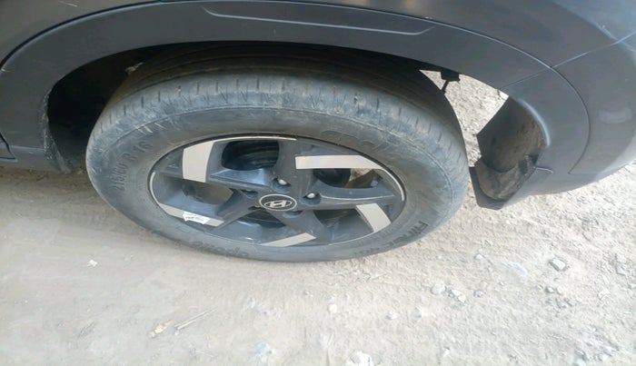 2020 Hyundai VENUE SX 1.5 CRDI, Diesel, Manual, 93,645 km, tyre