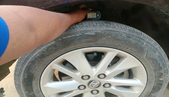 2017 Toyota Innova Crysta 2.4 GX 7 STR, Diesel, Manual, 2,47,961 km, tyre