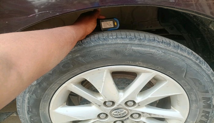 2017 Toyota Innova Crysta 2.4 GX 7 STR, Diesel, Manual, 2,47,961 km, tyre