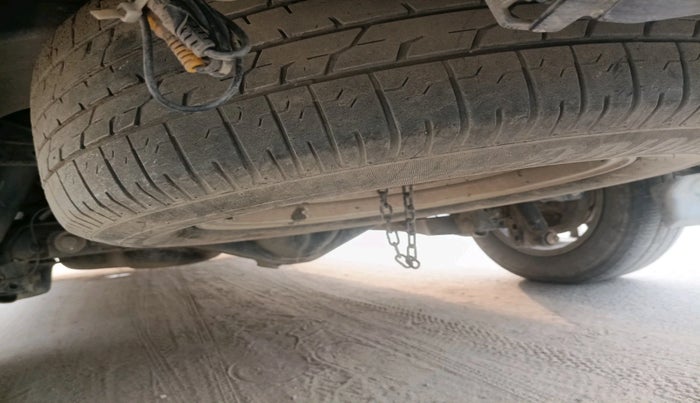 2017 Toyota Innova Crysta 2.4 GX 7 STR, Diesel, Manual, 2,47,961 km, tyre