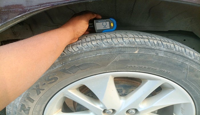 2017 Toyota Innova Crysta 2.4 GX 7 STR, Diesel, Manual, 2,47,961 km, tyre