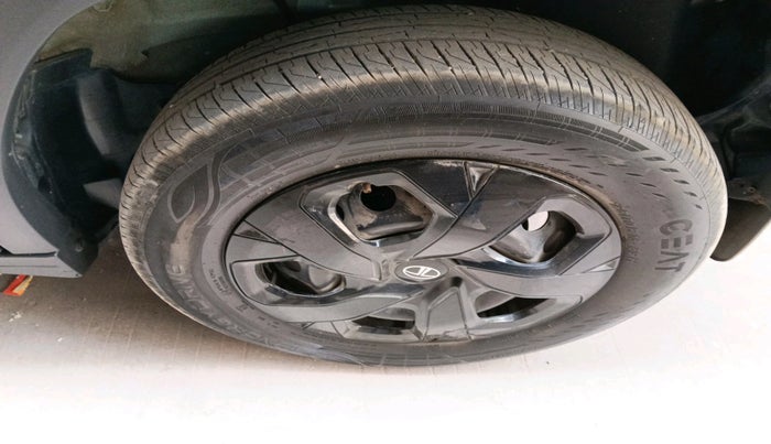 2024 Tata PUNCH ADVENTURE RHYTHM CNG, CNG, Manual, 47,350 km, tyre