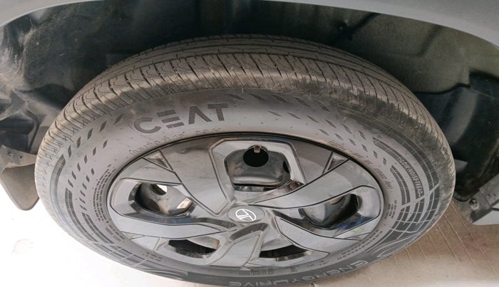 2024 Tata PUNCH ADVENTURE RHYTHM CNG, CNG, Manual, 47,350 km, tyre