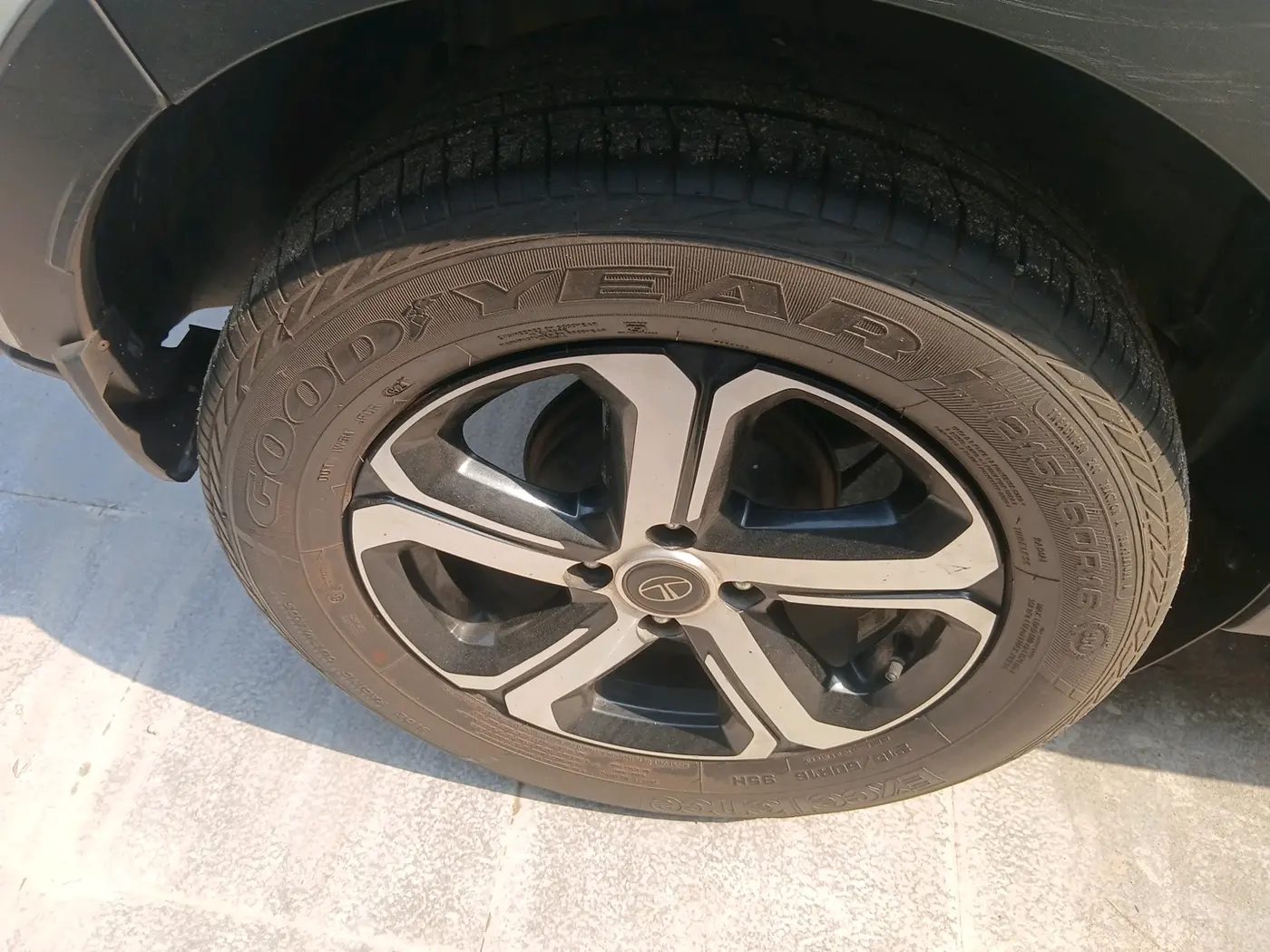2021 Tata NEXON XZA PLUS PETROL, Petrol, Automatic, 37,687 km, tyre