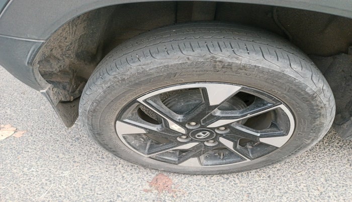 2023 Tata PUNCH ACCOMPLISHED DAZZLE SUNROOF CNG MT, CNG, Manual, 51,349 km, tyre