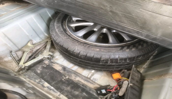 2010 Toyota Etios VX, Petrol, Manual, 1,54,023 km, tyre