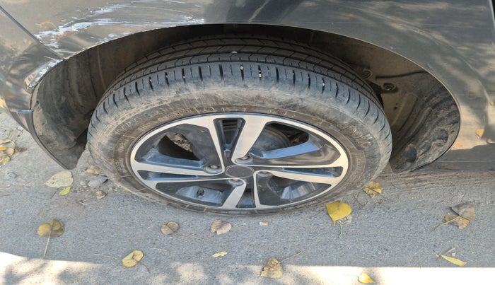 2021 Tata ALTROZ XZ PETROL, Petrol, Manual, 1,28,360 km, tyre