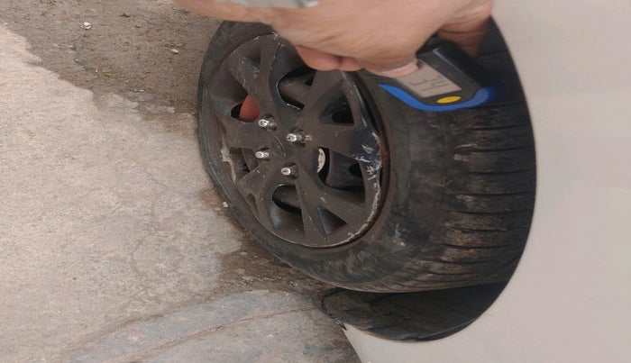 2014 Hyundai Grand i10 SPORTZ 1.2 KAPPA VTVT, CNG, Manual, 90,636 km, tyre