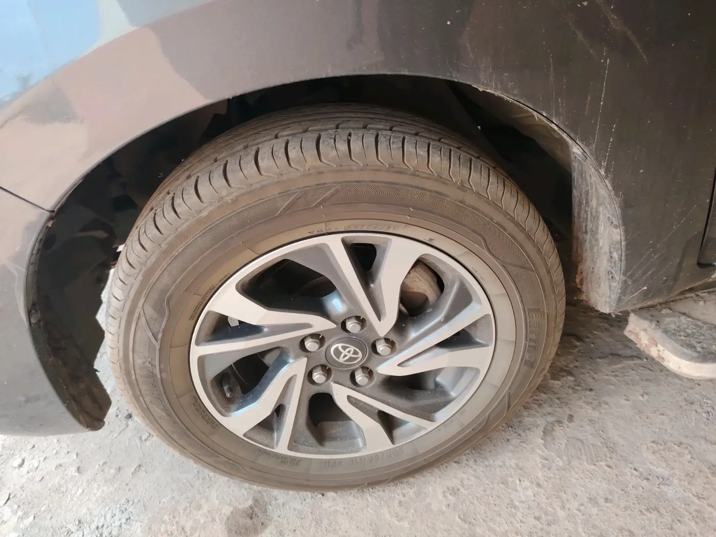 2022 Toyota Innova Crysta 2.4 GX 8 STR, Diesel, Manual, 63,892 km, tyre