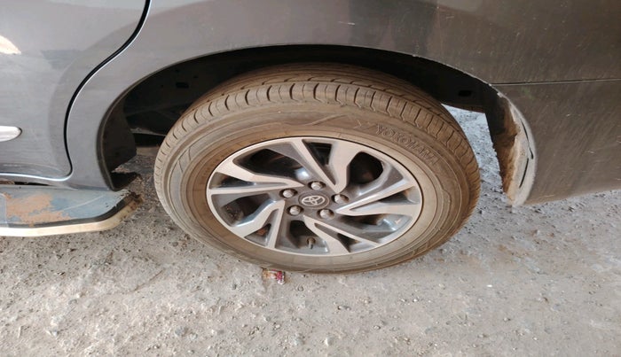 2022 Toyota Innova Crysta 2.4 GX 8 STR, Diesel, Manual, 63,892 km, tyre