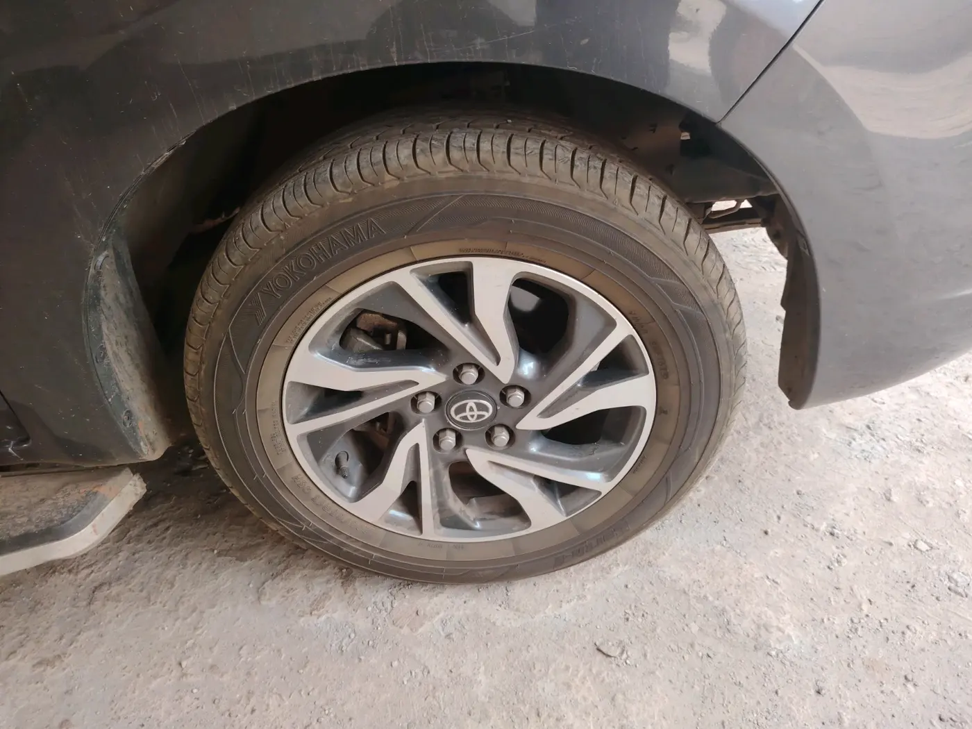 2022 Toyota Innova Crysta 2.4 GX 8 STR, Diesel, Manual, 63,892 km, tyre