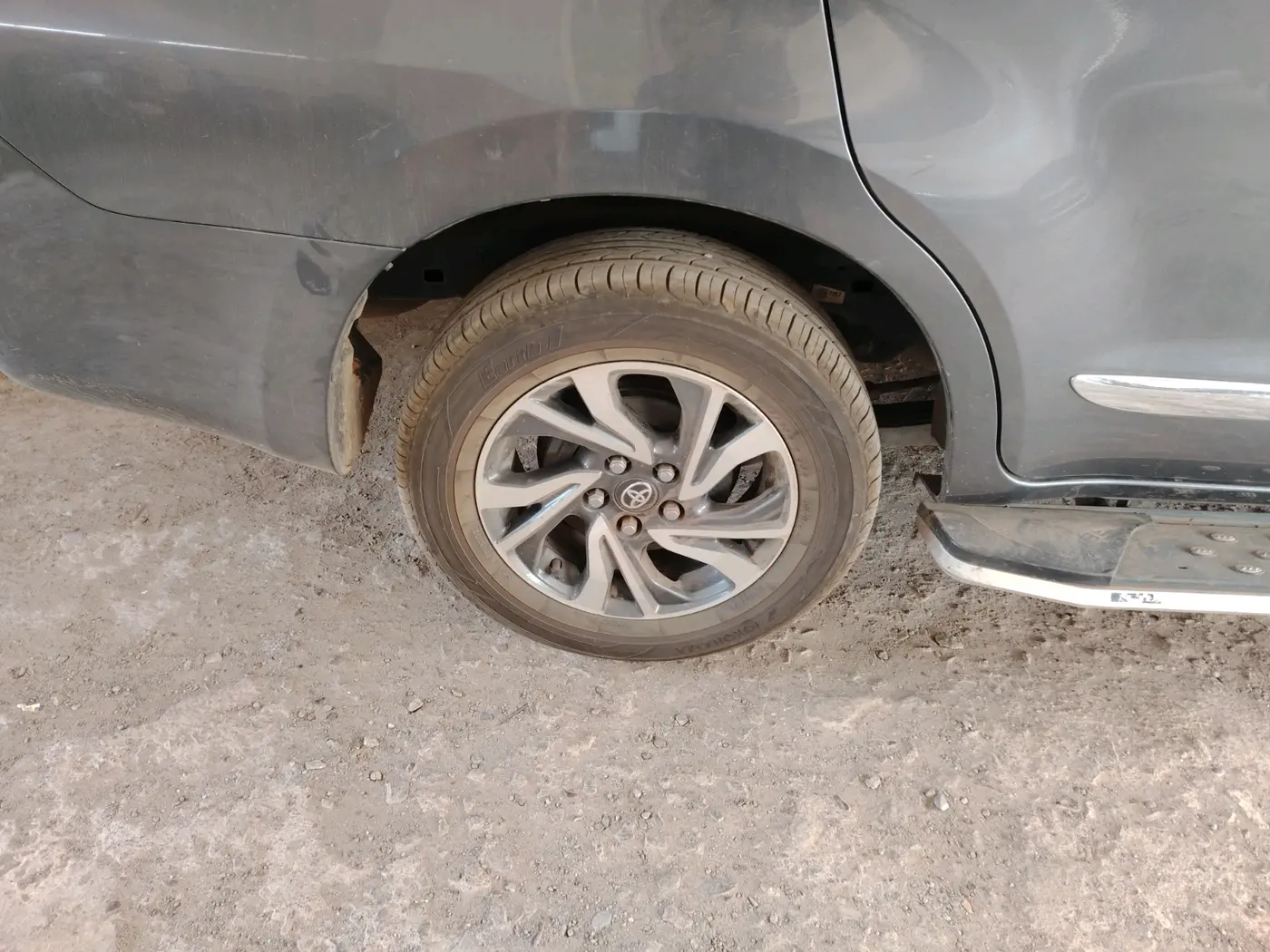 2022 Toyota Innova Crysta 2.4 GX 8 STR, Diesel, Manual, 63,892 km, tyre