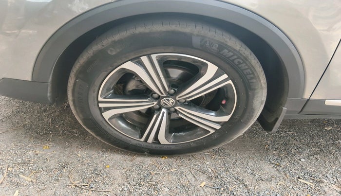 2022 MG ASTOR SAVVY 1.5 CVT S RED, Petrol, Automatic, 1,20,532 km, tyre