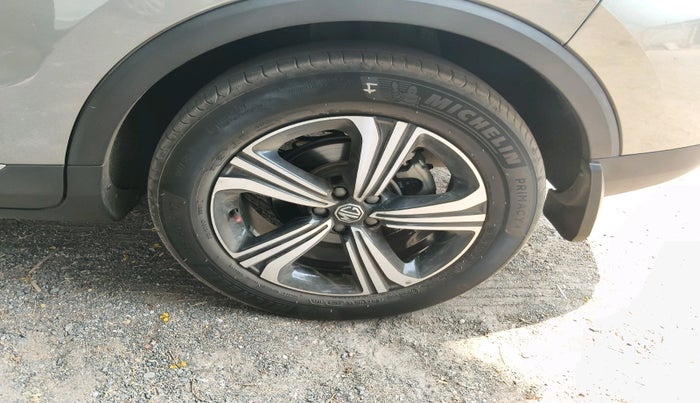 2022 MG ASTOR SAVVY 1.5 CVT S RED, Petrol, Automatic, 1,20,532 km, tyre