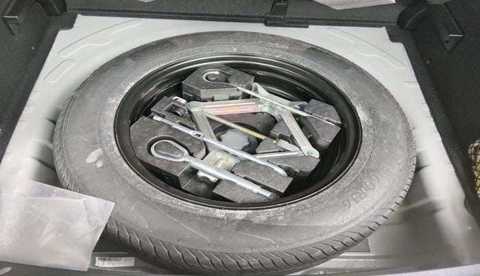 2022 MG ASTOR SAVVY 1.5 CVT S RED, Petrol, Automatic, 1,20,532 km, tyre